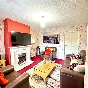 Cozy Near Luton Station, Mall And Luton Airport 10 Min Holiday home